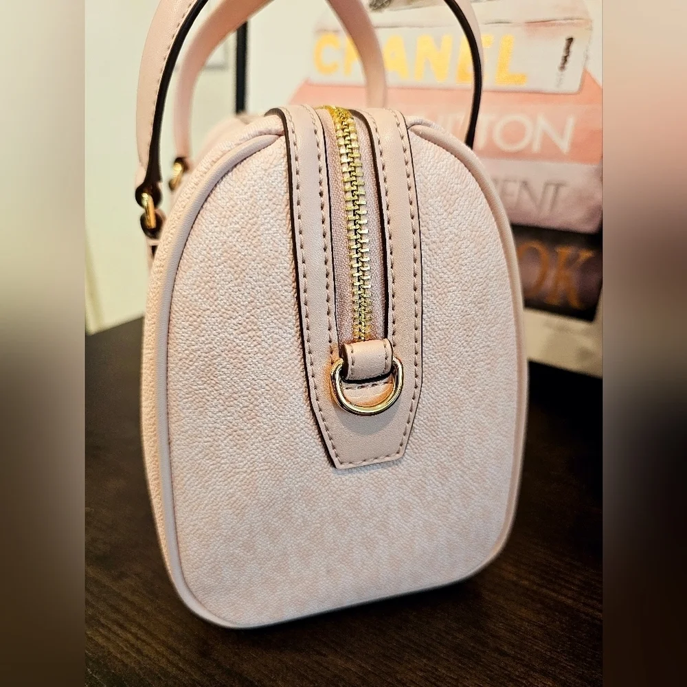 NWT. MICHAEL KORS Travel Medium Duffle Satchel Shoulder Bag.
